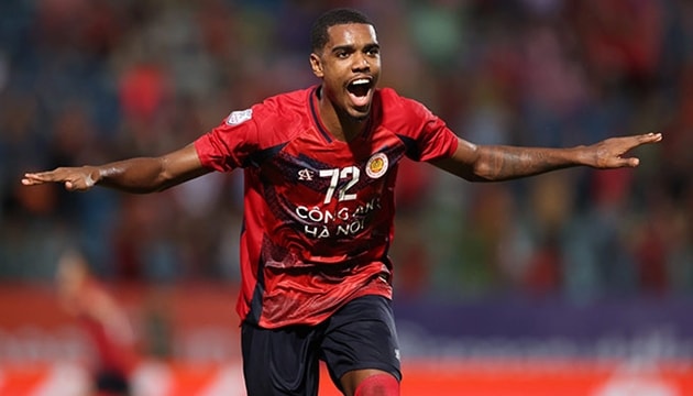 Tiền đạo Alan Grafite trong màu áo Công an Hà Nội.