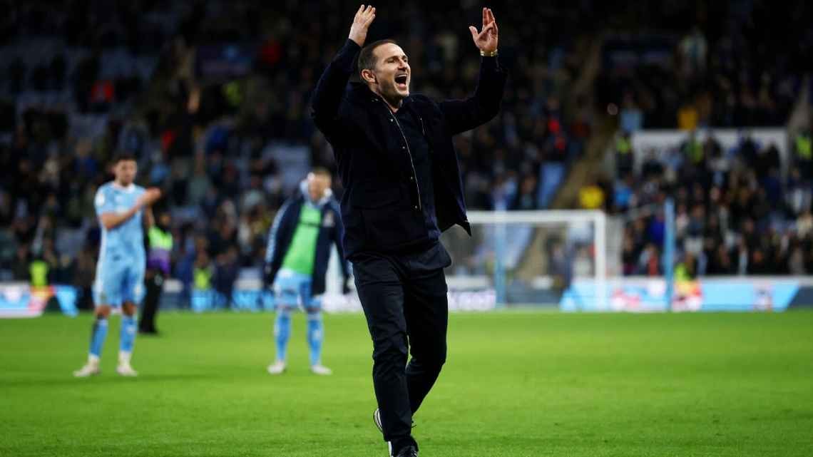 Frank Lampard ăn mừng thành công cùng Coventry City