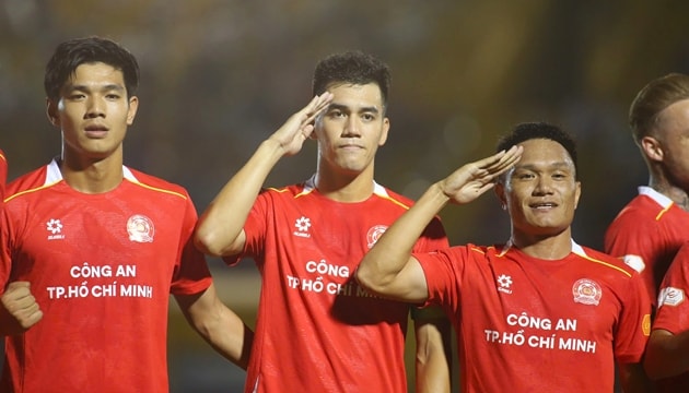 Tiến Linh trở lại sân Bình Dương.