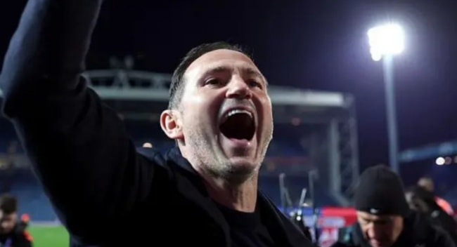 Frank Lampard ăn mừng cột mốc lịch sử cùng Coventry City.