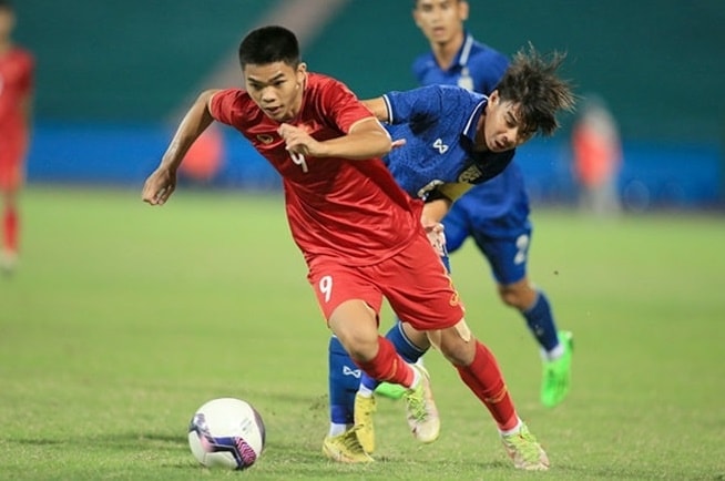 Chỉ mới 19 tuổi nhưng Lê Phát đã thể hiện phong cách thi đấu khá chững chạc.