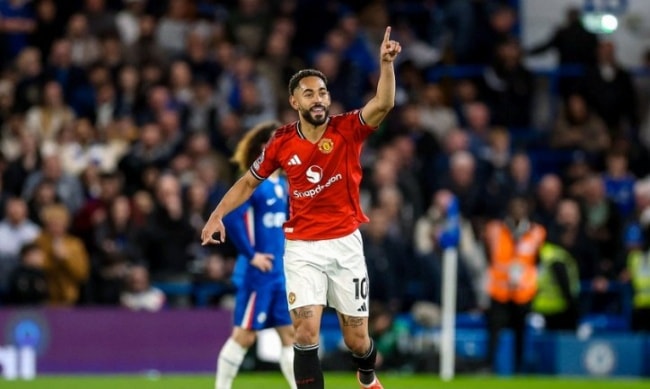 Matheus Cunha ăn mừng bàn thắng duy nhất vào lưới Chelsea.