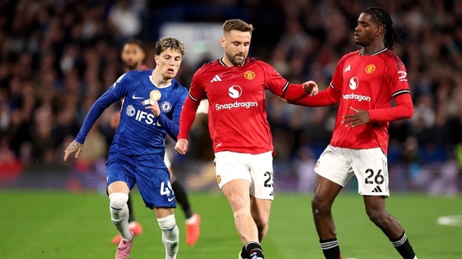 Luke Shaw góp phần giúp MU đánh bại Chelsea.