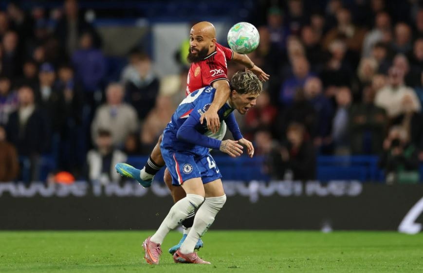 Alejandro Garnacho gục ngã trong ngày đối đầu với câu lạc bộ cũ Manchester United.