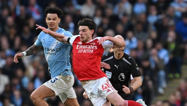 Declan Rice vất vả theo kèm Rodri