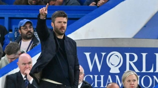 Michael Carrick giúp MU tiến gần hơn đến vé dự Champions League.