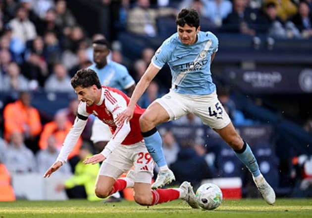 Trung vệ: Abdukodir Khusanov – 7.2 điểm Một màn trình diễn thực sự mạnh mẽ từ trung vệ trẻ.