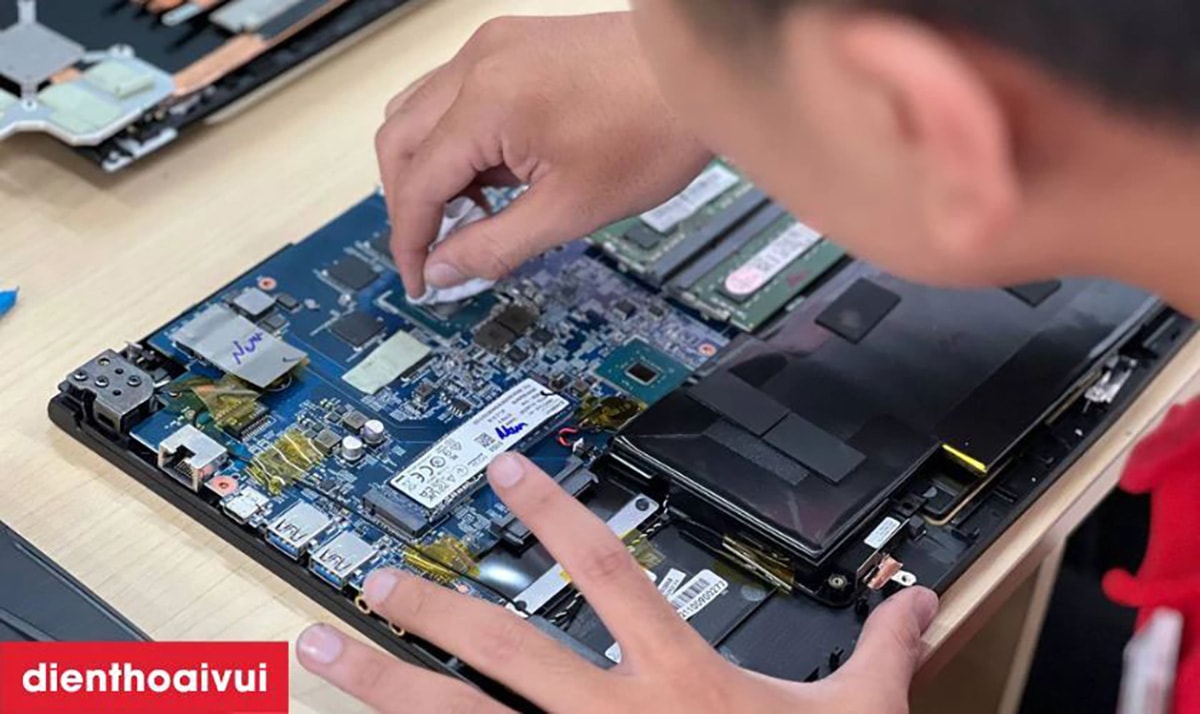 Mặt lưng nhựa nhám hạn chế bám vân tay trên Xiaomi Redmi A7 Pro