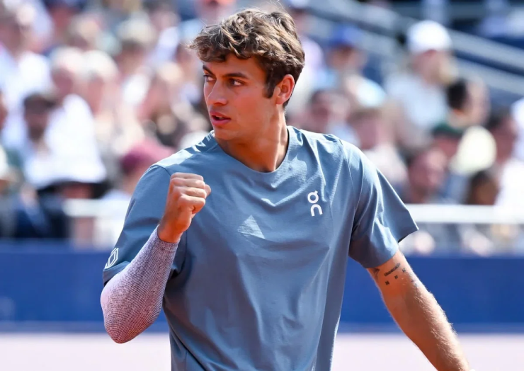 Tay vợt Flavio Cobolli thi đấu nỗ lực tại chung kết Munich Open 2026