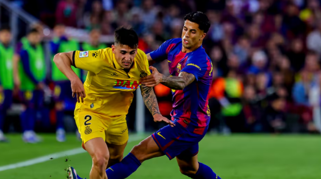 Mức lương và phí chuyển nhượng của Rashford và Cancelo tạo áp lực lớn lên quỹ lương Barcelona.