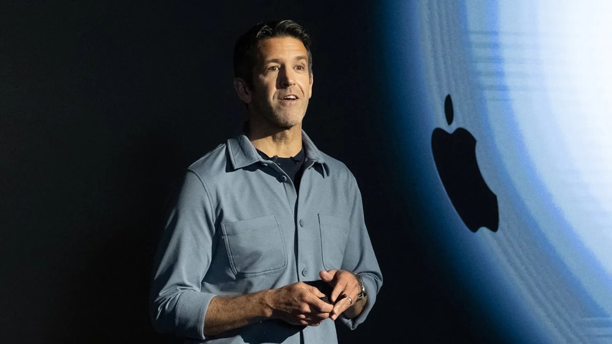 Phó chủ tịch cấp cao phụ trách kỹ thuật phần cứng John Ternus