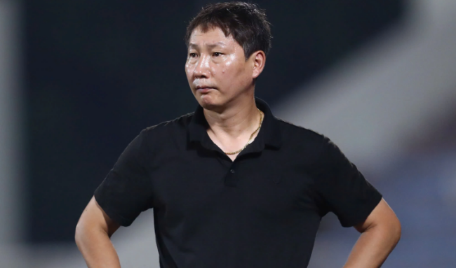 HLV Kim Sang-sik đang đối mặt với thách thức lớn về chiều sâu đội hình tuyển Việt Nam.