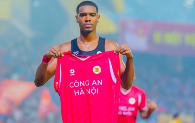 Alan Grafite tỏa sáng ở CAHN.