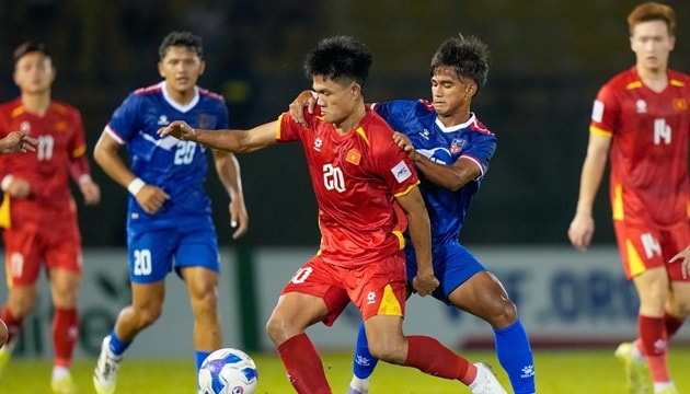 Gia Hưng chưa thể khỏa lấp khoảng trống trên hàng công mỗi khi các đàn anh vắng mặt.