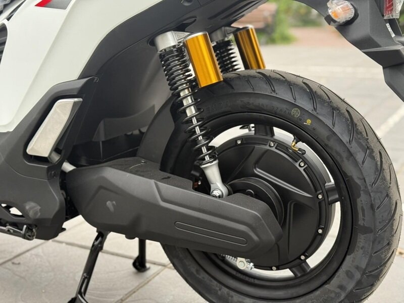 Hệ thống giảm xóc kèm bình dầu của VinFast Viper