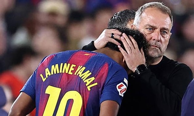 HLV Hansi Flick thực hiện những điều chỉnh nhân sự hợp lý sau khi các trụ cột gặp chấn thương.