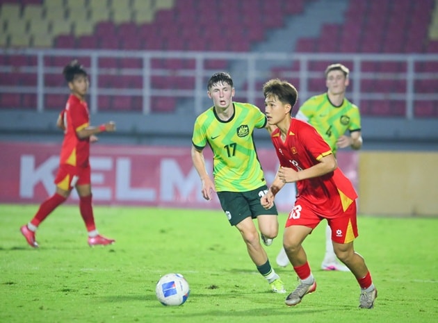 U17 Việt Nam ăn mừng chiến thắng trước U17 Australia tại bán kết giải U17 Đông Nam Á