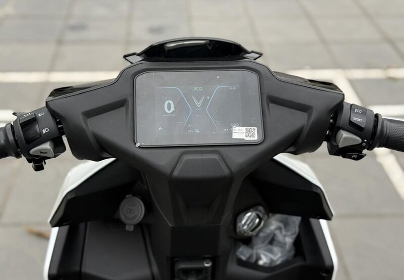 Màn hình TFT toàn phần trên xe VinFast Viper