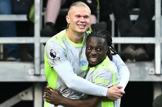 Manchester City vươn lên dẫn đầu bảng xếp hạng Ngoại hạng Anh sau chiến thắng trước Burnley.