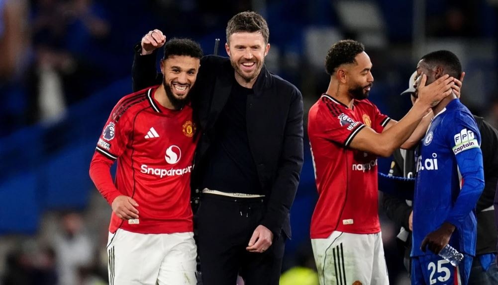 Michael Carrick đang xây dựng một triều đại mới tại Old Trafford với sự ủng hộ từ INEOS.