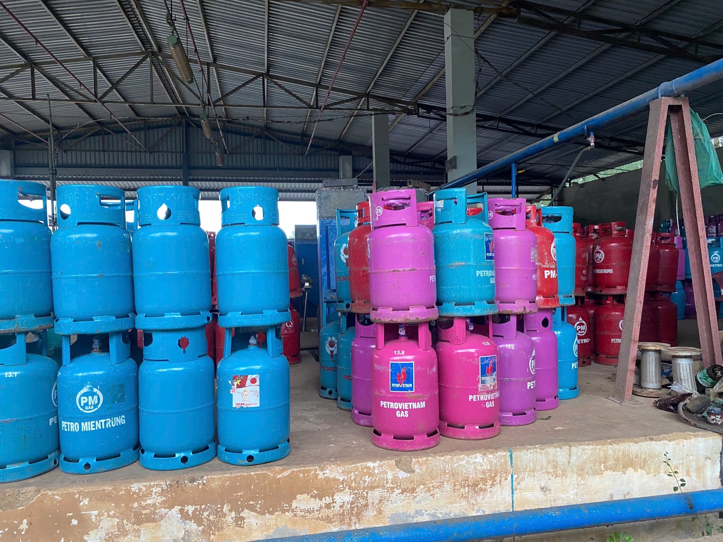 Giá gas hôm nay 24/4/2026: Bình 12kg 550.000-654.500 đồng