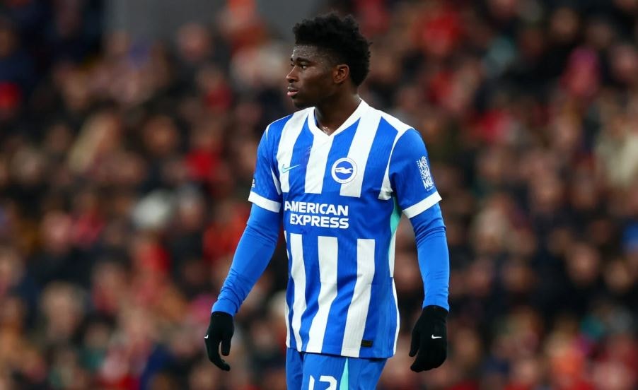 Dù hạ mức định giá nhưng các tuyển trạch viên MU vẫn dành sự quan tâm lớn cho tài năng của Baleba.