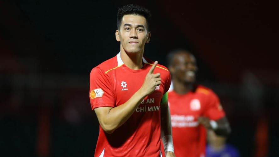 Tiền đạo Nguyễn Tiến Linh trong màu áo câu lạc bộ mới tại TP.HCM.