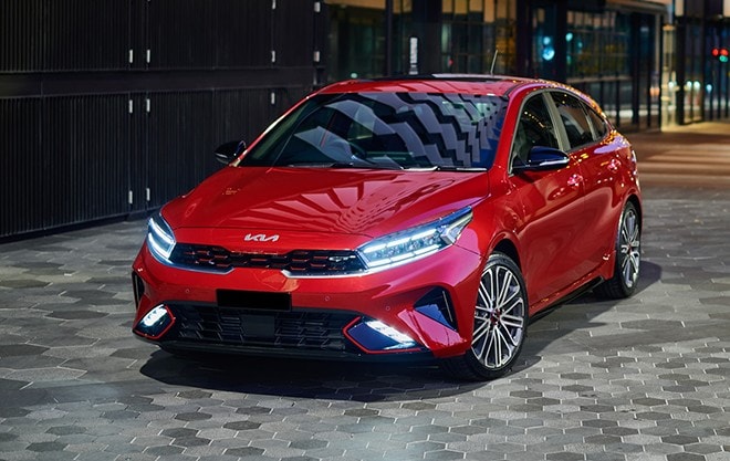 Thiết kế đầu xe Kia K3 với lưới tản nhiệt mũi hổ đặc trưng
