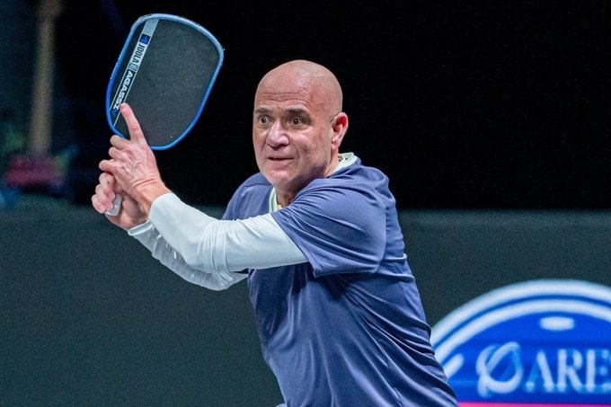 Huyền thoại Andre Agassi trong vai trò đại sứ và vận động viên pickleball tại Florida.