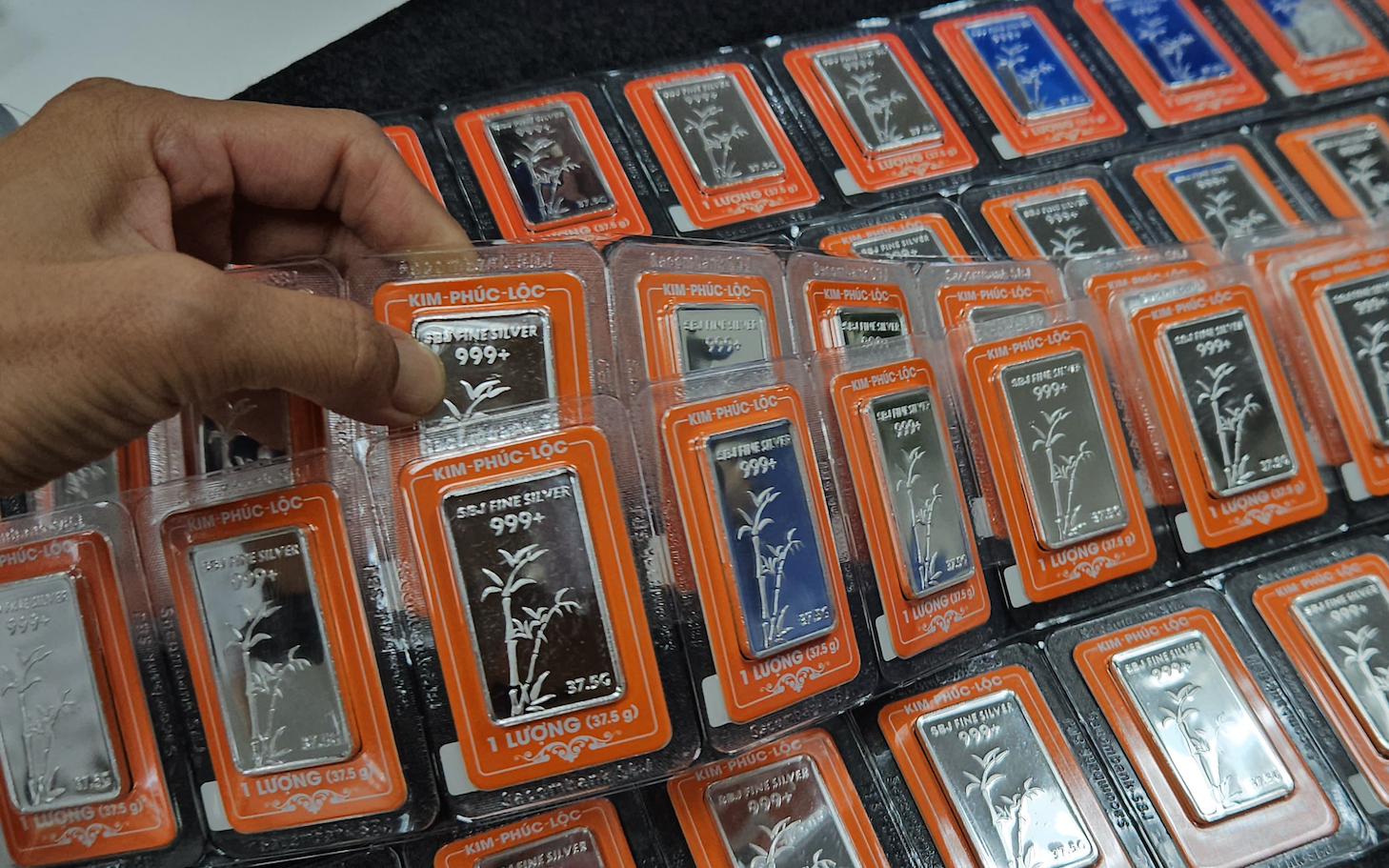 Giá bạc hôm nay 24/4: Tiếp tục giảm, còn 2,9 triệu/lượng