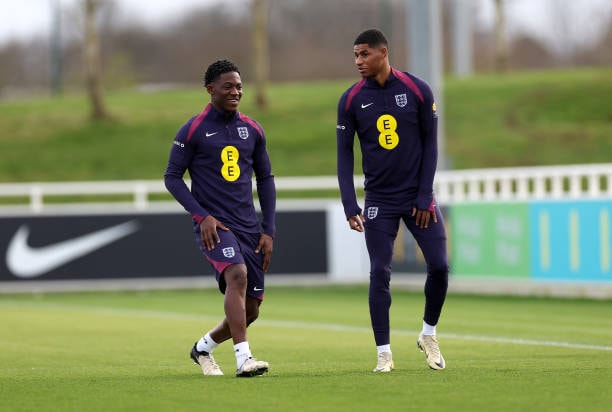 Marcus Rashford có thể tìm đường trở lại Old Trafford thông qua ví dụ của Kobbie Mainoo.