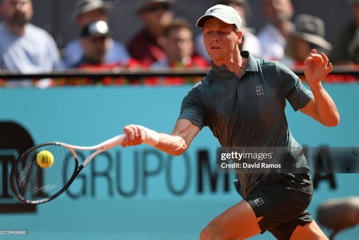 Jannik Sinner thi đấu nỗ lực tại Madrid Open 2026