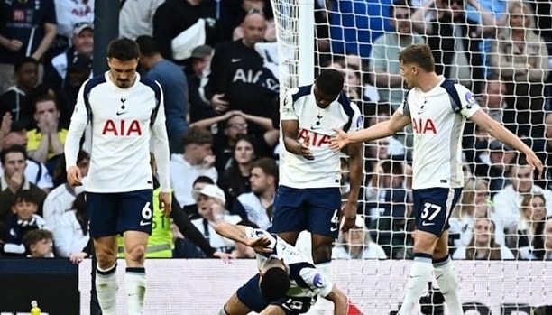 Forest đã chạm ngưỡng an toàn, qua đó đẩy Spurs lún sâu hơn vào cuộc đua trụ hạng.