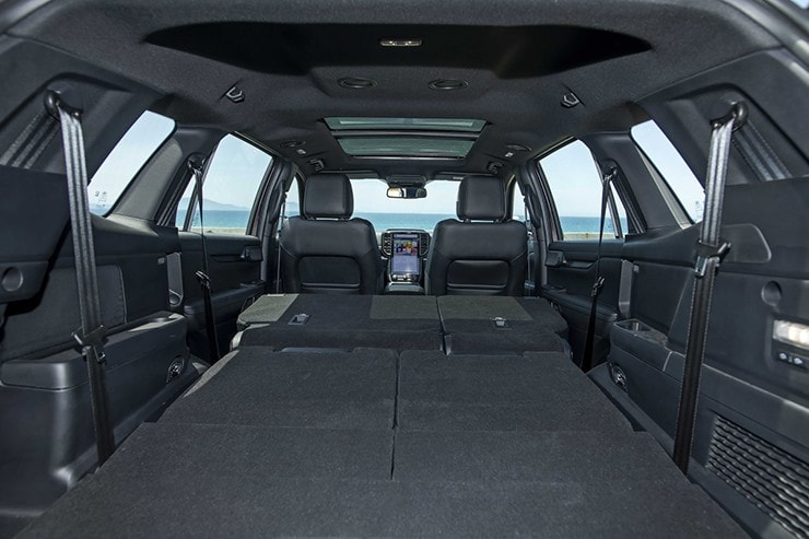 Hàng ghế thứ 2 của Ford Everest rộng rãi và tiện nghi