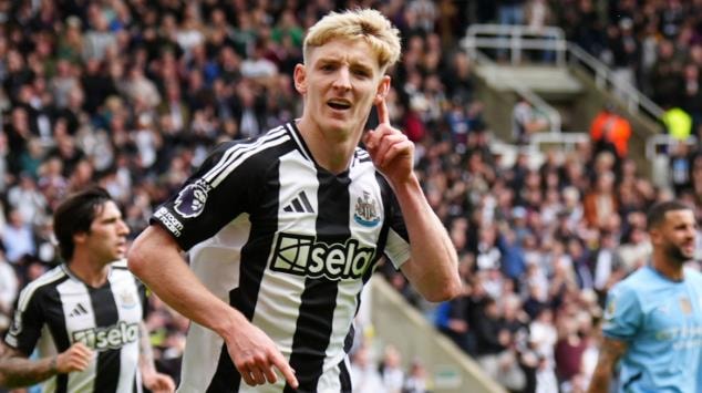 Hàng công của Newcastle tổn thất lớn khi vắng Gordon.