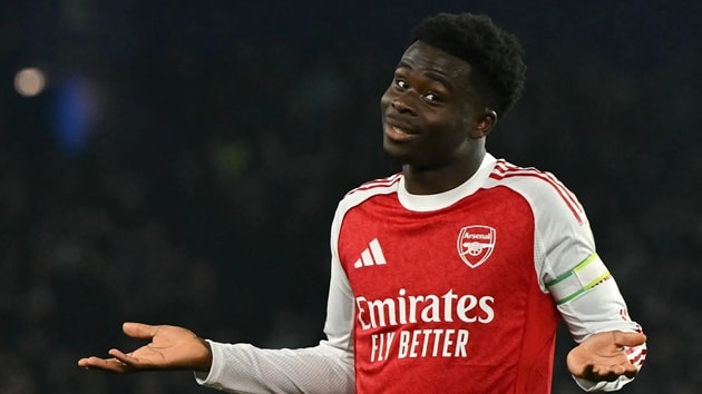 Bukayo Saka tập luyện trở lại chuẩn bị cho trận đấu với Newcastle