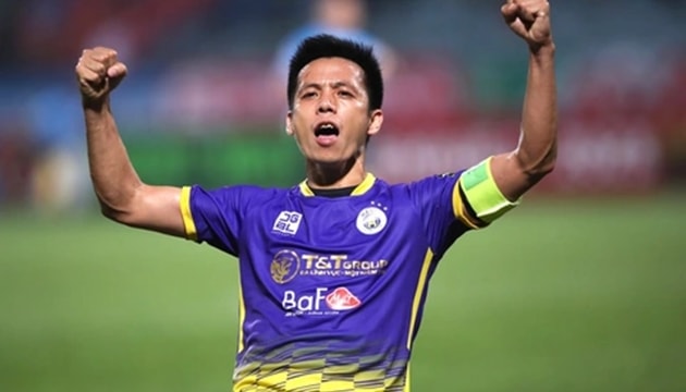 Văn Quyết bị treo giò do nhận đủ thẻ vàng.