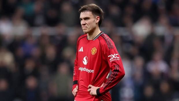 Manuel Ugarte không chiếm được niềm tin từ huấn luyện viên Michael Carrick.