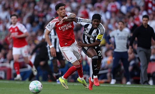 Piero Hincapie gây ấn tượng mạnh trong cả tấn công lẫn phòng ngự