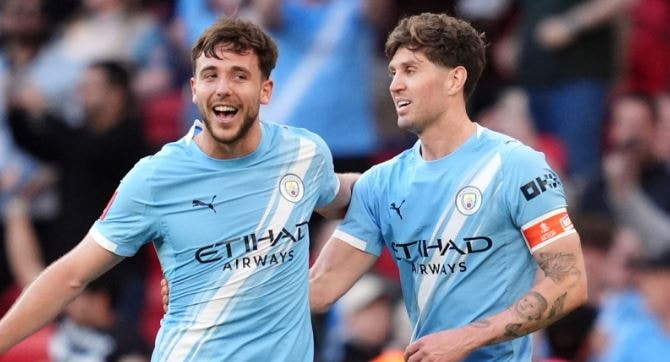 Cuộc đua vô địch Ngoại hạng Anh giữa Man City và Arsenal