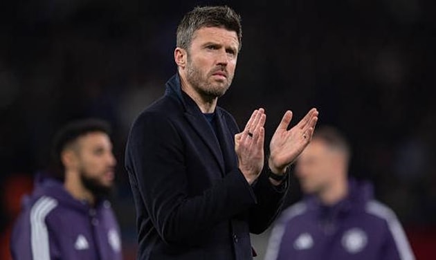 Ban lãnh đạo Manchester United nên đặt niềm tin vào Michael Carrick.