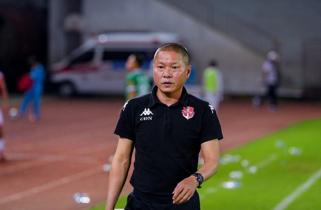 HLV Chu Đình Nghiêm trong màu áo câu lạc bộ Hải Phòng