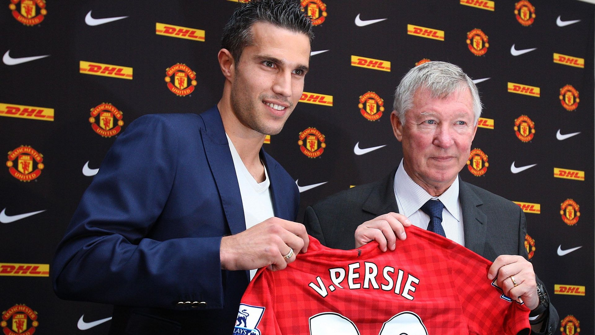 Sir Alex Ferguson chiêu mộ Van Persie năm 2012.