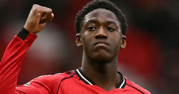Kobbie Mainoo thi đấu ấn tượng trong màu áo Manchester United