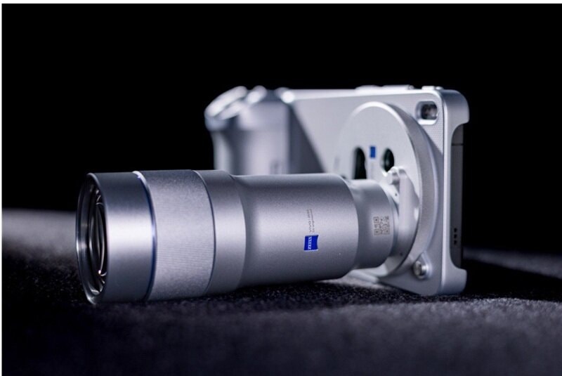 Vivo X300 Ultra tập trung vào khả năng nhiếp ảnh với cảm biến lớn và phụ kiện ống kính rời