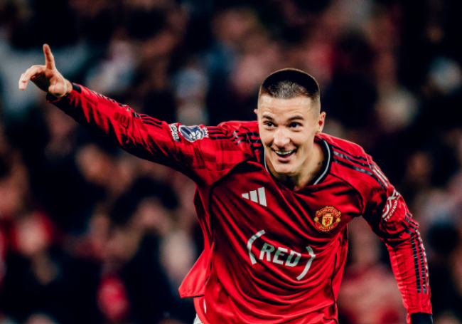 Benjamin Sesko ăn mừng bàn thắng thứ hai cho Manchester United