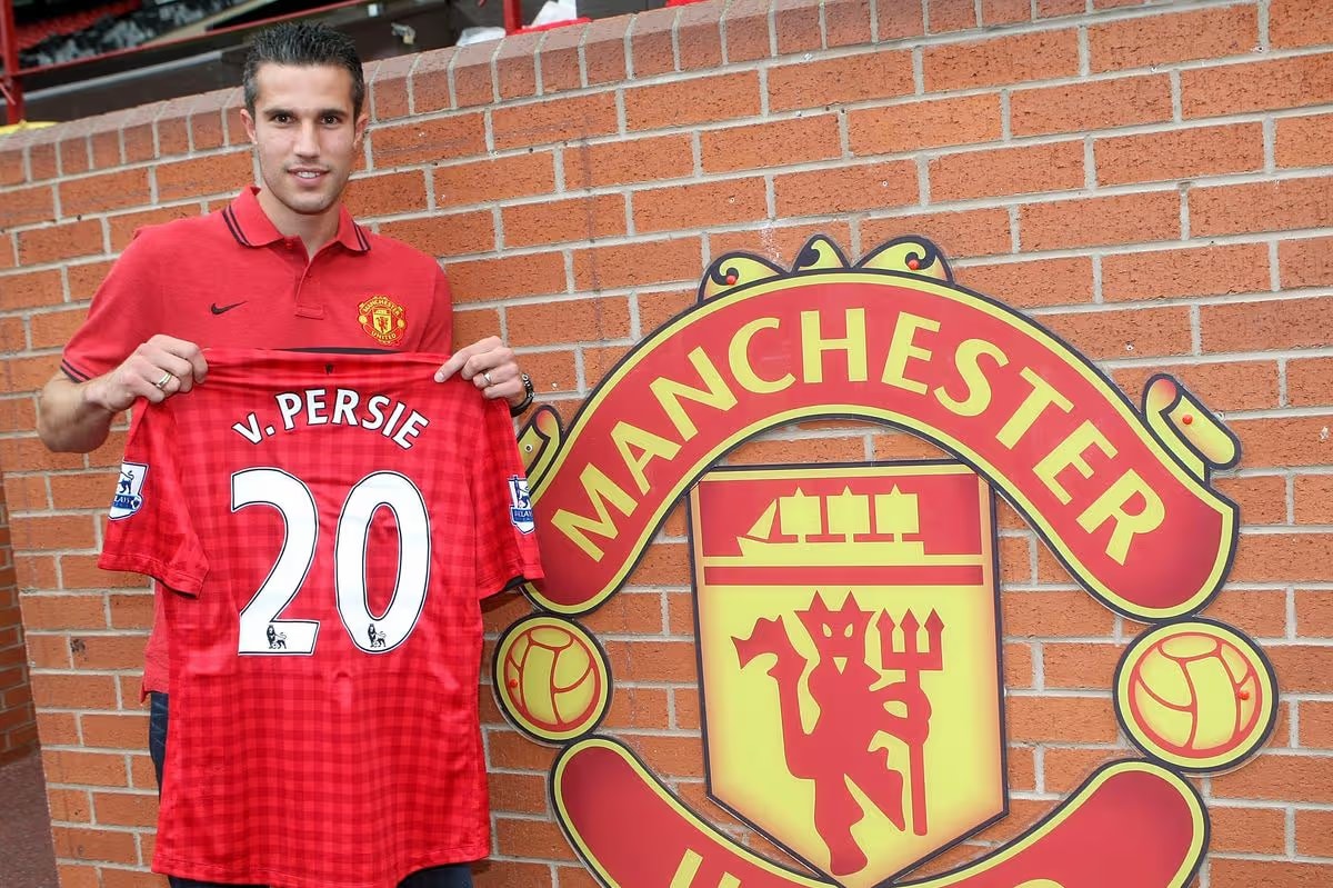 Thương vụ Van Persie khiến người hâm mộ Arsenal phẫn nộ.