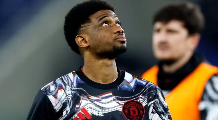 Amad Diallo gặp nhiều khó khăn khi được bố trí thi đấu ở hành lang cánh trái của MU.