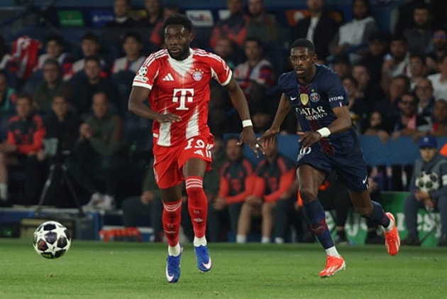 Alphonso Davies bị thay ra sớm sau sai lầm
