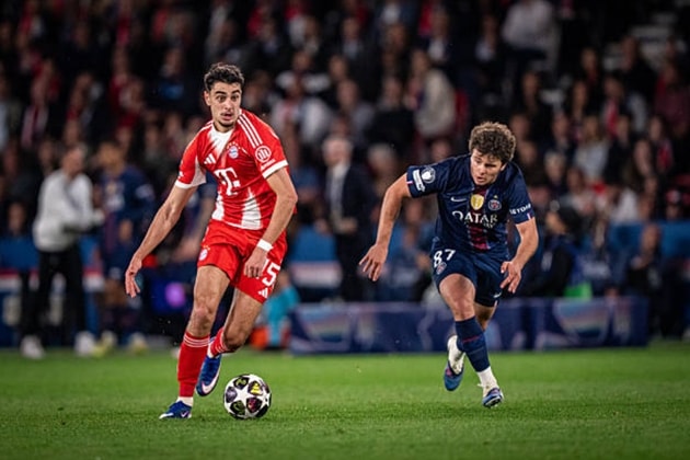 Aleksandar Pavlovic thi đấu nỗ lực ở hiệp hai